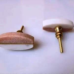 Boutons de tiroir et de porte d'armoire en pierre de marbre de couleur personnalisée, finition polie haute brillance, forme et taille personnalisées, fabriqués en Inde - Product Image 4