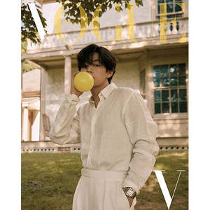 V X VOGUE KOREA Magazine Octobre 2022 (Couverture BTS V) - Product Image 4