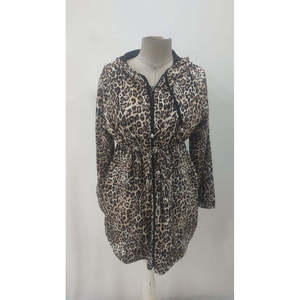 Chaqueta de viscosa de dos hilos con cuello redondo, manga larga, bolsillos laterales y cremallera, modelo 30207 - Leopardo - Product Image 6