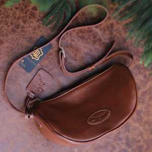 Pochette de voyage élégante en cuir de qualité export pour femmes, organisateur de luxe fait à la main en provenance d'Indonésie - Product Image 5