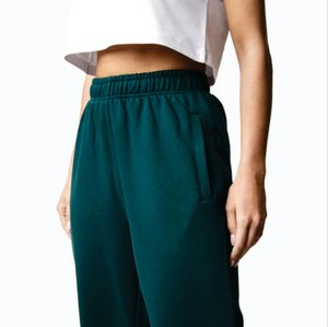 Survêtement léger pour femmes pour la course à pied et le yoga en salle de sport. Élégant, confortable et parfait pour un usage quotidien. - Product Image 4