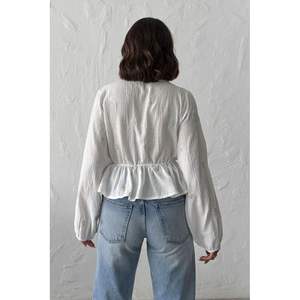 Chemise et blouse brodées à nouer pour femmes - Product Image 2