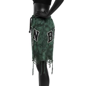 Shorts deportivos de algodón de alta calidad, 320 GSM, con estampado de camuflaje verde, lavado ácido, tela suave, logotipo bordado personalizado, shorts para mujer - Product Image 3
