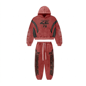 Conjunto Deportivo ZAINI para Hombre, Invierno, Estilo Urbano, 380 GSM, Premium, 100% Algodón, Rojo y Negro, Paneles Curvos, Transpirable, con Pedrería y Estampado Puff - Product Image 1