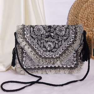 Bolso Bandolera Boho con Flecos para Mujer, Bolso de Moda para Festivales, Bolso de Hombro Hecho a Mano con Plumas, Ligero, Duradero, con Correa Ajustable - Product Image 1