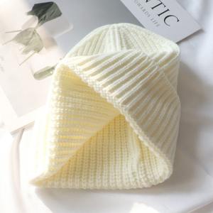 Bonnet unisexe côtelé personnalisé en acrylique souple blanc Vente en gros Hiver Tricot Jacquard de haute qualité Impression numérique pour femmes hommes - Product Image 3