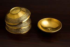 Cuenco Decorativo Pequeño y Pesado Hecho a Mano para Pooja, Hogar/Oficina, Cuenco Decorativo de Latón (Paquete de 06) - Product Image 3