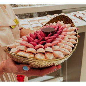 Cuenco para servir Chocolate de Metal Dorado de la mejor calidad hecho a mano moderno para Hotel restaurante Catering plato de postre dulce a la venta - Product Image 1