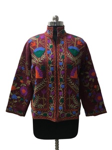 Veste en coton brodé Suzani multicolore faite à la main pour femmes, veste de style décontracté Boho Chic Vintage à motif floral respirant - Product Image 2
