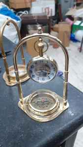 Reloj de Mesa Decorativo de Metal, Diseño Simple para el Hogar y la Oficina, Marco de Metal con Acabado Marrón Antiguo de la India - Product Image 3