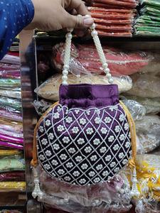 Sac Potli ethnique brodé à la main, cadeau de mariage pour femmes indiennes, sac à main, porte-monnaie, sac cadeau de mariage, meilleur prix - Product Image 4