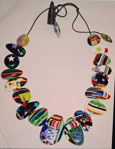 Le dernier collier de perles de résine de haute qualité poli de haute qualité pour les femmes de l'Inde. - Product Image 2