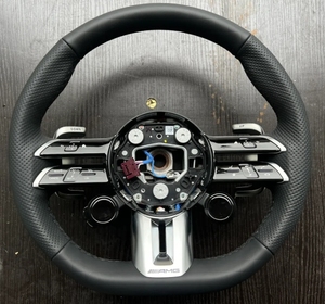 Volant de direction de luxe de haute qualité en cuir noir perforé à fond plat à 4 branches pour Mercedes Benz AMG GT 2018-2019 - Product Image 5