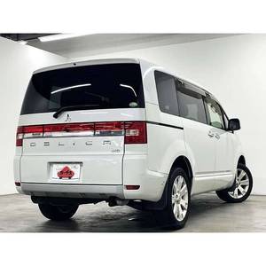 Mitsubishi Delica D5 2014 con Volante a la Derecha, 7 Asientos, Color Perla - Product Image 3