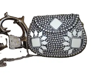 Bolsos de metal Baag de mano de noche de moda para mujer, uso de fiesta, disponible al mejor precio de LUXURY CRAFTS