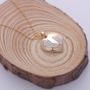 Pendentif cœur empreinte de pied de bébé en diamant de laboratoire certifié IGI en or jaune/blanc et or rose 14 carats, pendentif sentimental mère et bébé - Product Image 6