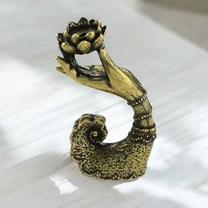 เชิงเทียนทองเหลืองทองแดงสไตล์วินเทจรูปดอกบัว งานแฮนด์เมด ทนทาน เป็นมิตรกับสิ่งแวดล้อม - Product Image 2