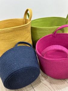 Panier de rangement coloré, parfait pour la lessive, l'organisation de la maison, les jouets, les essentiels et l'usage domestique décoratif, vente en gros en provenance d'Inde - Product Image 3