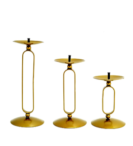 Juego de dos candelabros pulidos en oro sostenible candelabros de metal de alta calidad candelabro metálico de alta venta - Product Image 2