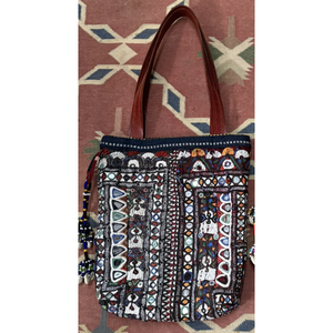 Bolso Bandolera Bohemio JAT Midnight con Asa Única, Cierre de Cremallera, Bordado, Cadena, Protección RFID, Moderno, Portátil y Elegante de PU - Product Image 4