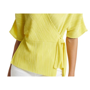 Top Halogen Pliss Wrap in chiffon giallo celandina taglia grande per primavera/estate - Product Image 3