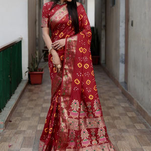 Welltex Bandhej Silk Saree Kalash-マルーンモデル豊富なPallu Matkaボーダーザリ織り女性用オリジナルインドパキスタンデザイン - Product Image 1