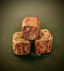 Dés en bois écologiques, modernes et durables, fabriqués à partir de matériaux écoresponsables pour les soirées de jeux en famille, le jeu éducatif et les chambres d'enfants - Product Image 5