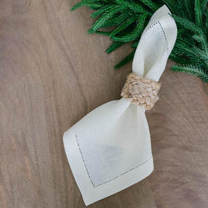 Juego de servilleteros de yute trenzado, Decoración de mesa rústica ecológica, diseño duradero hecho a mano - Product Image 1