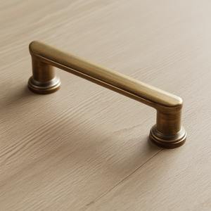 Ensemble de poignées de porte de cuisine en laiton de qualité supérieure, conçu pour les maisons modernes, offrant une construction solide, une prise en main fluide et un aspect élégant - Product Image 4