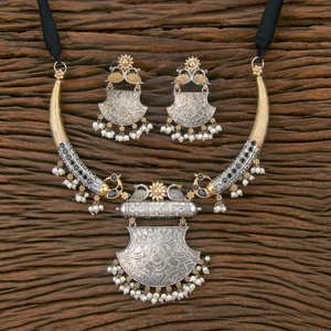 ชุดสร้อยคอและต่างหูนกยูงสีเงินออกซิไดซ์เยอรมันสําหรับผู้หญิง ชุบทองเหลือง 2 โทนสําหรับวันครบรอบหรือการหมั้น - Product Image 3