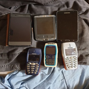 E-Waste chatarra de teléfono móvil disponible a precio barato al por mayor - Product Image 6