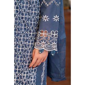 MIRAKHI Collection Printemps/Été 3 pièces : Chemise en mousseline brodée ChickenKari avec dupatta en tissu slub BIC-6600 LAWN Tube – Idéal pour les sports de plein air - Product Image 3