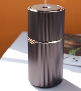 เครื่องกระจายกลิ่นอโรมาแบบพกพา พรีเมียม ปลอดสาร BPA ความจุ 100 มล. ใช้แบตเตอรี่แบบชาร์จได้  ระบบอัลตราโซนิก ใช้ในบ้าน รถยนต์  พร้อมฟังก์ชั่นเพิ่มความชื้นในอากาศ  พอร์ต USB ใช้งานได้ทั้งที่บ้านและโรงแรม - Product Image 6