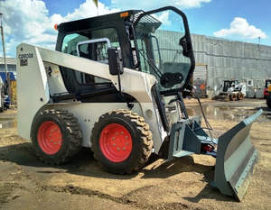 Mini chargeuse sur roues avant 650Kg Skid Steer Loader avec composant de moteur de base - Product Image 5