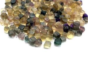 50pcs AAA Grade Qualité Naturel Fluorite Cristal Pierres Précieuses Brutes 4-6MM Minuscule Taille Brute Coloré Fluorite pour Pierres Précieuses Lâches - Product Image 5