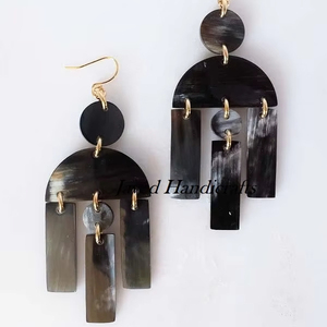 Último diseño, anillo de oreja de cuerno de Búfalo, accesorios de moda para exportaciones al por mayor, pendiente de cuerno de búfalo para el producto más vendido - Product Image 1