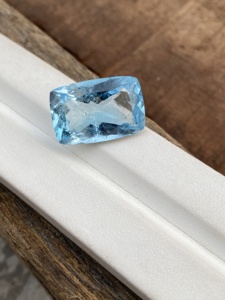 เบาะขนาดใหญ่กะรัตพลอยสีฟ้าสีขาวธรรมชาติสีเขียวมรกตทรงหลวมได้รับการรับรอง26.48กะรัต - Product Image 3