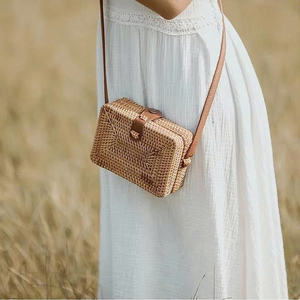 Bolso cuadrado de ratán hecho a mano elegante y moderno 2025 para mujer estilo Vintage minimalista, perfecto para trajes elegantes de primavera - Product Image 1