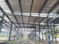 Structure en acier préfabriquée PEB pour bâtiment industriel lourd, grande structure métallique pour hangar, entrepôt, usine de fabrication