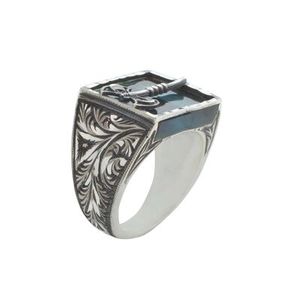 Pendentif hache ajustable en argent sterling 925 pour homme avec pierre d'ambre verte compressée, serti clos et motif gravé – Idée cadeau parfaite - Product Image 1