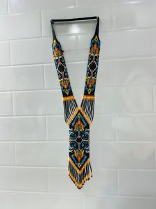 Collar de Cuentas Hecho a Mano con Vibrantes Patrones Tribales, Diseño Geométrico Intrincado y Flecos Coloridos para una Elegancia Cultural - Product Image 2