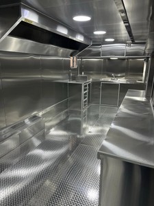 NOUVELLE REMORQUE DE CAMPING-CARAVANE 8,5 X 20 POUR LA VENTE DE NOURRITURE, AVEC ALIMENTATION ÉLECTRIQUE INTEGRÉE ET ESPACE DE PRÊTRESSE, DESIGN MODERNE, EN GARANTIE - Product Image 4