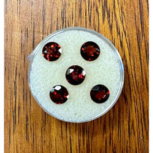 Gema de Granate Indio Natural Certificada AAA+ (4.95 Quilates, 5 Piezas), Color Rojo # 11, Gem156 - Product Image 1