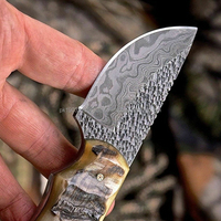 Petit couteau de chasse à peau de mouton en corne de damas fait à la main, couteau de chasse de camping personnalisé OEM