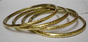 Ensemble de bracelets en cuivre plaqué or 18 carats de luxe pour femmes, fins, gravés, empilables, bracelets indiens Churi, motif floral délicat - Product Image 4