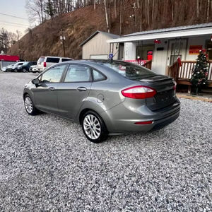 Nouveau 2025 pour Fiesta SE Turbo Manuel R18 Intérieur foncé Volant à gauche Barre de toit métallique Caméra - Product Image 1