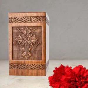 Urne en croix gravée en palissandre de luxe pour cendres humaines et animales-Urne commémorative rectangulaire écologique faite à la main - Product Image 4