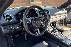 Cayenne Turbo GT 2024, V8 biturbo de 650 hp, tracción total, color Chalk, mayormente sin modificar - Product Image 4