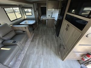 Roulottes de voyage Grand Design RVs Imagine 2600RB d'occasion 2020-2024, suspension indépendante moderne, 6 couchages, prêtes à être expédiées - Product Image 2