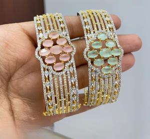 Precioso Brazalete Abrible con Acabado Dorado y Circonitas Cúbicas de Primera Calidad para Bodas y Compromisos, Colección para Fiestas, para Mujer - Product Image 1